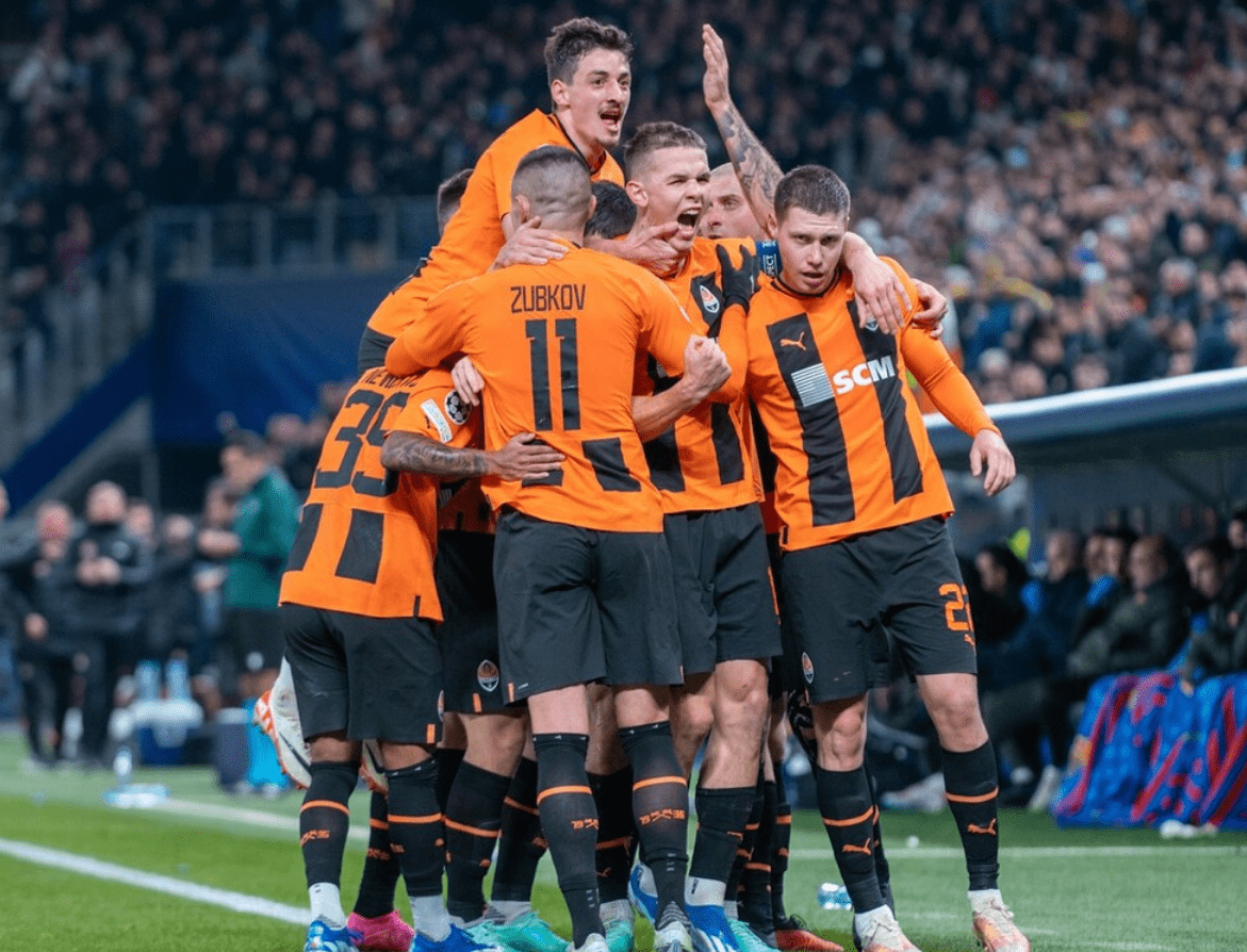 莱万多夫斯基9分钟5球媒体