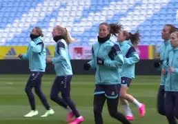 开元棋牌-中国女足球员努力备战大赛,争夺赛场胜利的是谁