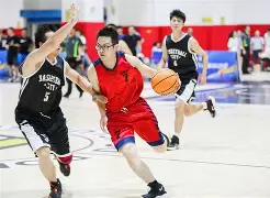 KY Game-现场观众欢呼雀跃,见证篮球比赛精彩瞬间